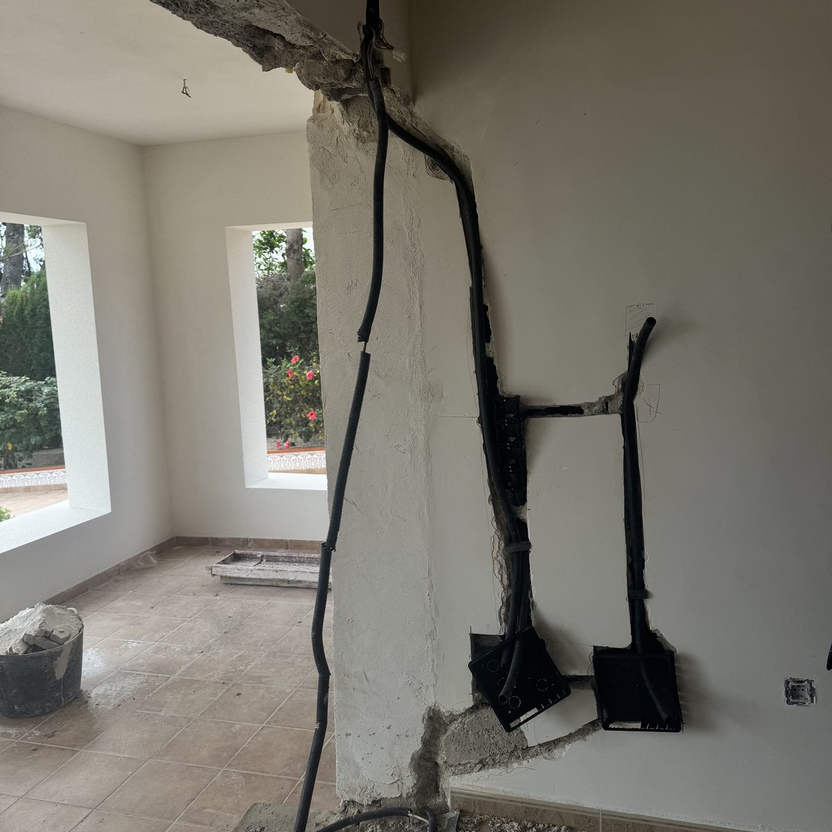 Instalación eléctrica antes - rozas en pared