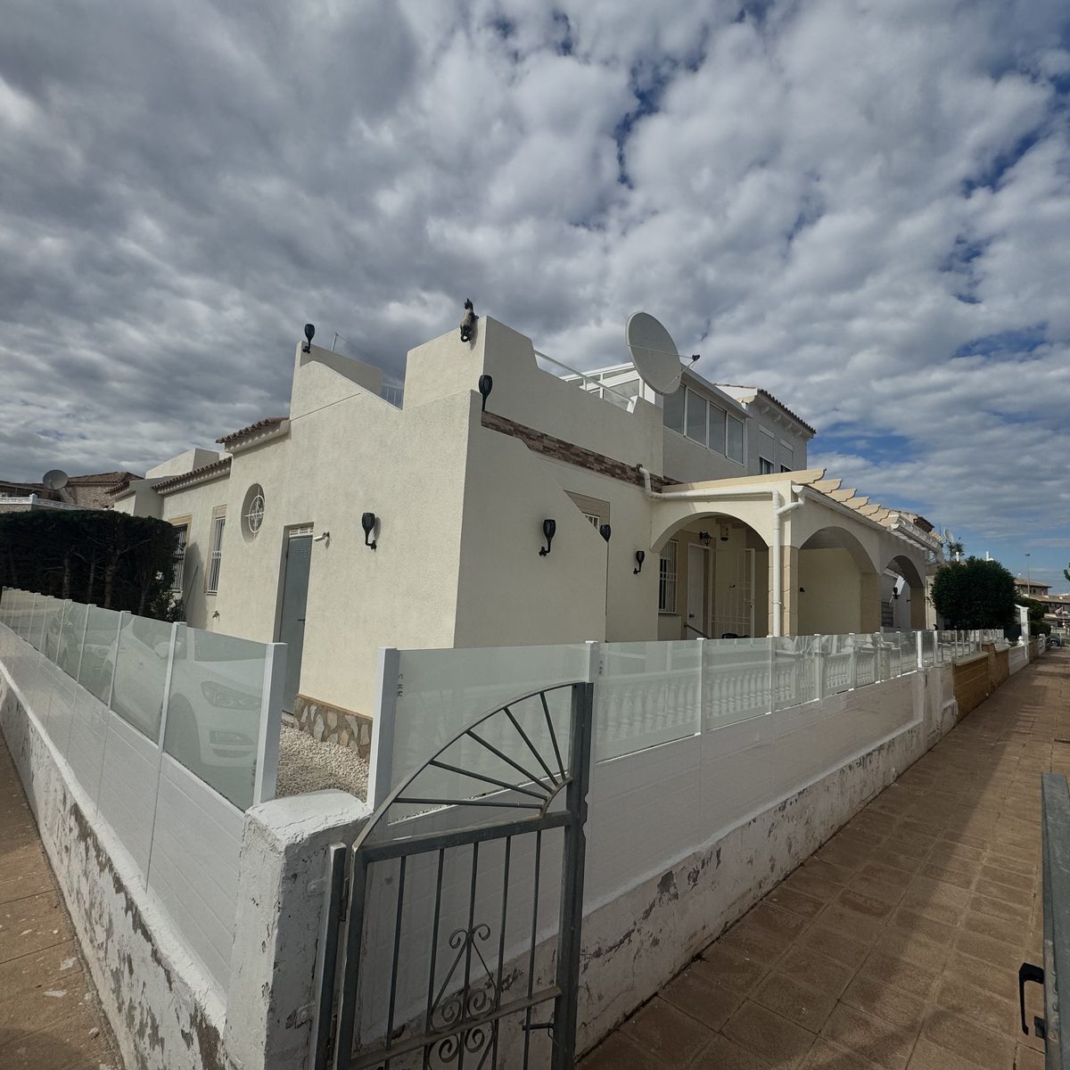 Valla de aluminio terminada