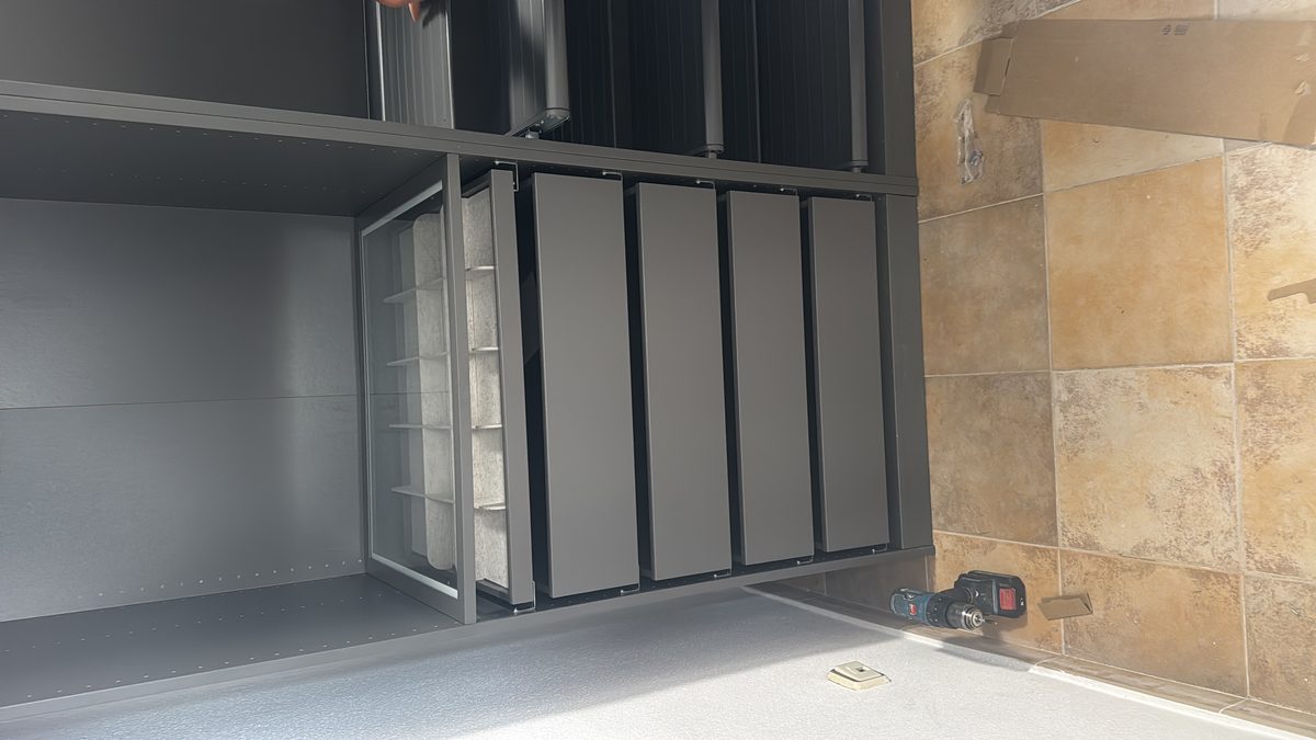 Interior armario durante montaje